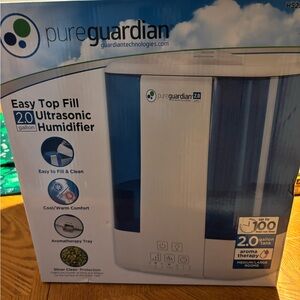 PureGuardian Ultrasonic Humidifier in White and Blue